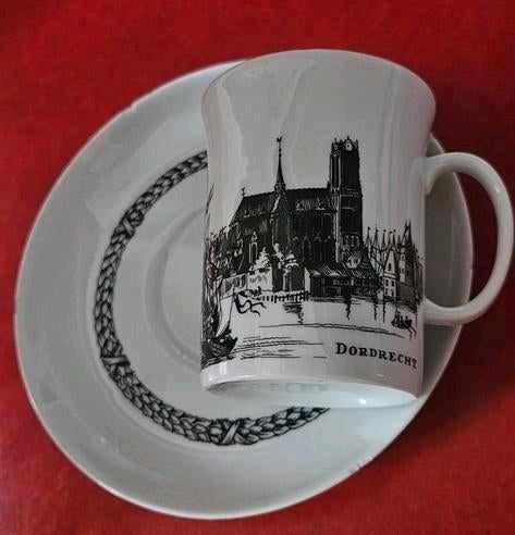 Kop en schotel, afbeelding Dordrecht, Mosa porselein, Ophalen of Verzenden