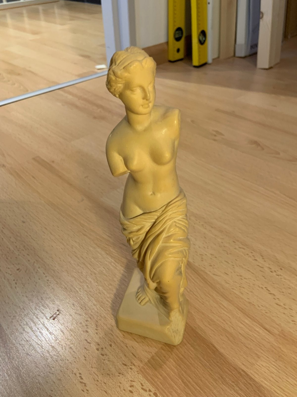 Klassiek beeld van Venus van Milo - 20 cm hoog, Antiek en Kunst, Minder dan 20 cm, Gips, Ophalen of Verzenden, Op sokkel