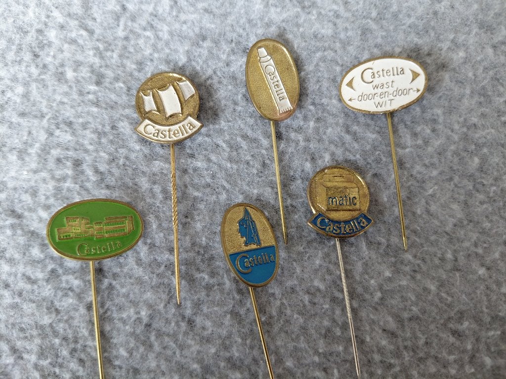 koperen speldjes, Castella, 6 verschillende., Verzamelen, Verzenden, Gebruikt, Merk, Speldje of Pin