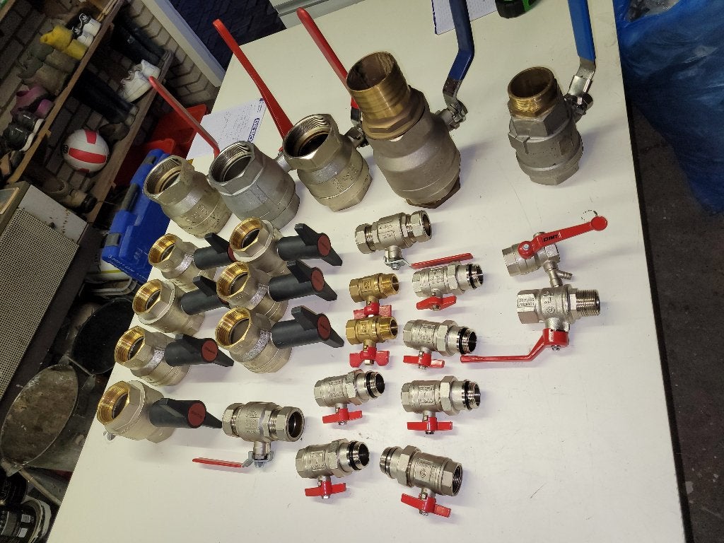 •	Diverse nw kogelkranen schuifafsluiters van 1”tot 3”, Ophalen, Overige materialen, Overige typen, Nieuw
