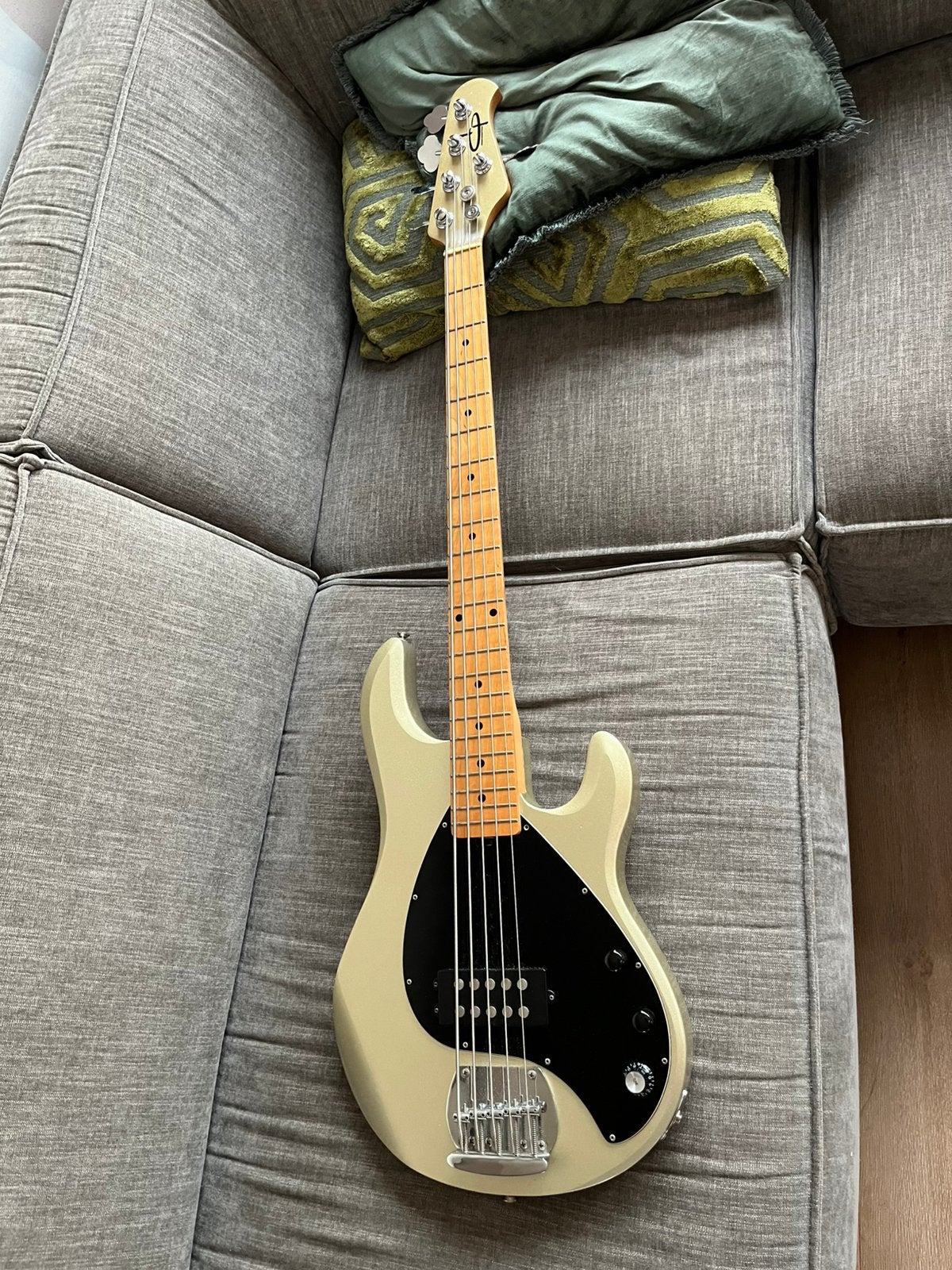 OLP licensed by Ernie Ball MusicMan Stingray 5 string, Muziek en Instrumenten, Ophalen, Zo goed als nieuw, Elektrisch, 5-snarig