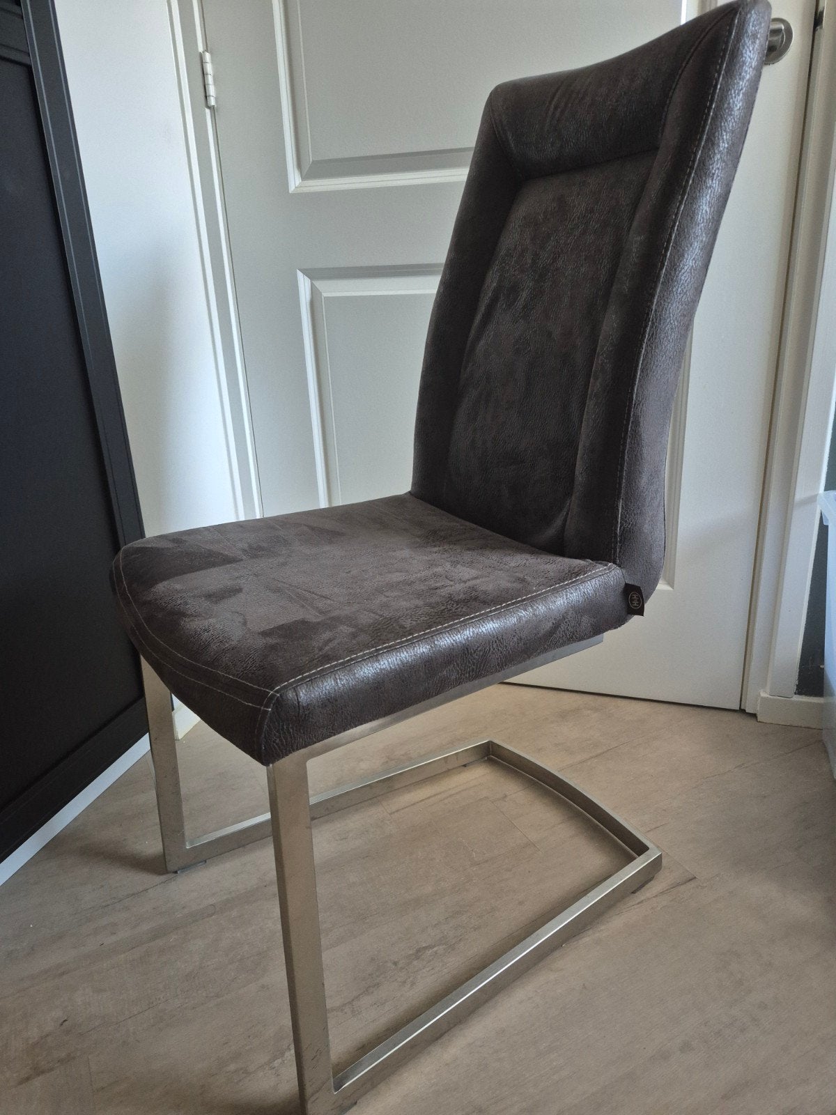 Moderne eetkamerstoelen - Diverse kleuren en materialen, Huis en Inrichting, Overige kleuren, Leer, Ophalen of Verzenden, Zo goed als nieuw
