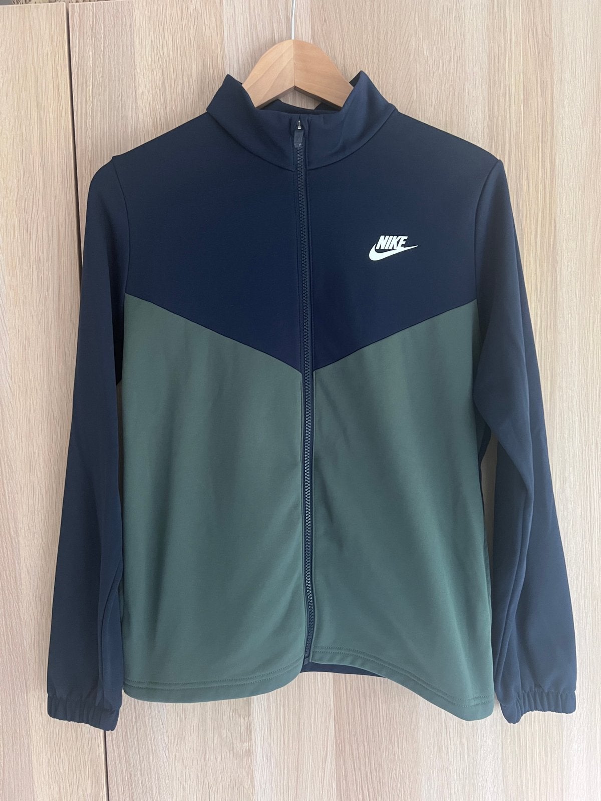 Nike Academy trainingspak Kind XL (jas + broek), Jongen of Meisje, Sport- of Zwemkleding, Ophalen of Verzenden, Zo goed als nieuw