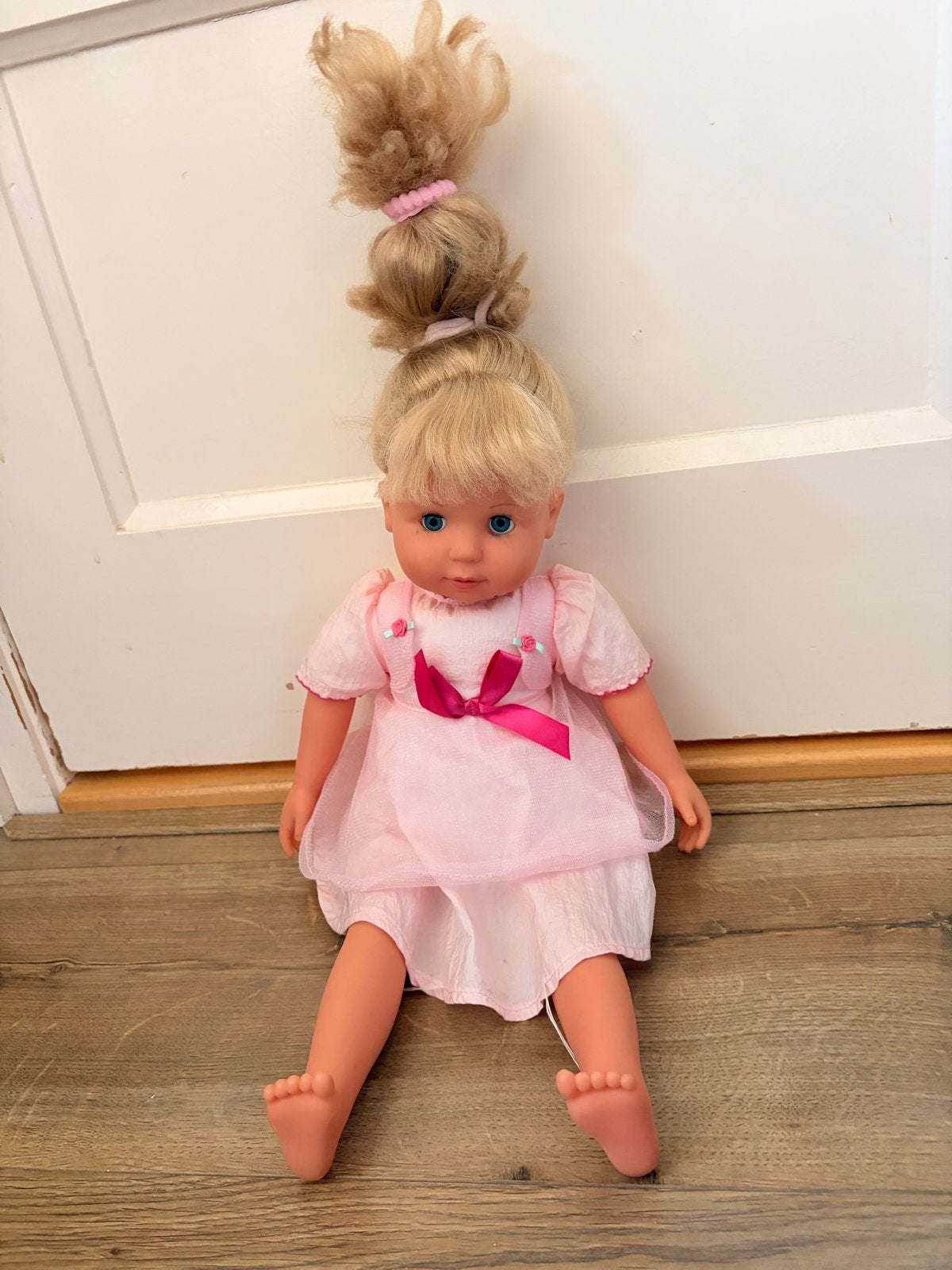 Leuke babypop met blond haar en roze jurk, Ophalen, Gebruikt, Babypop