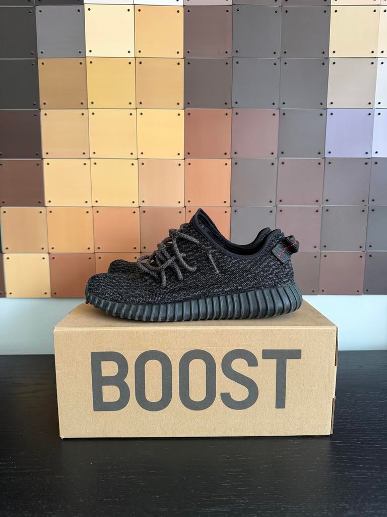 Adidas Yeezy Boost Pirate Black 2015 eu44, Ophalen of Verzenden, Gedragen, Zwart, Sneakers of Gympen