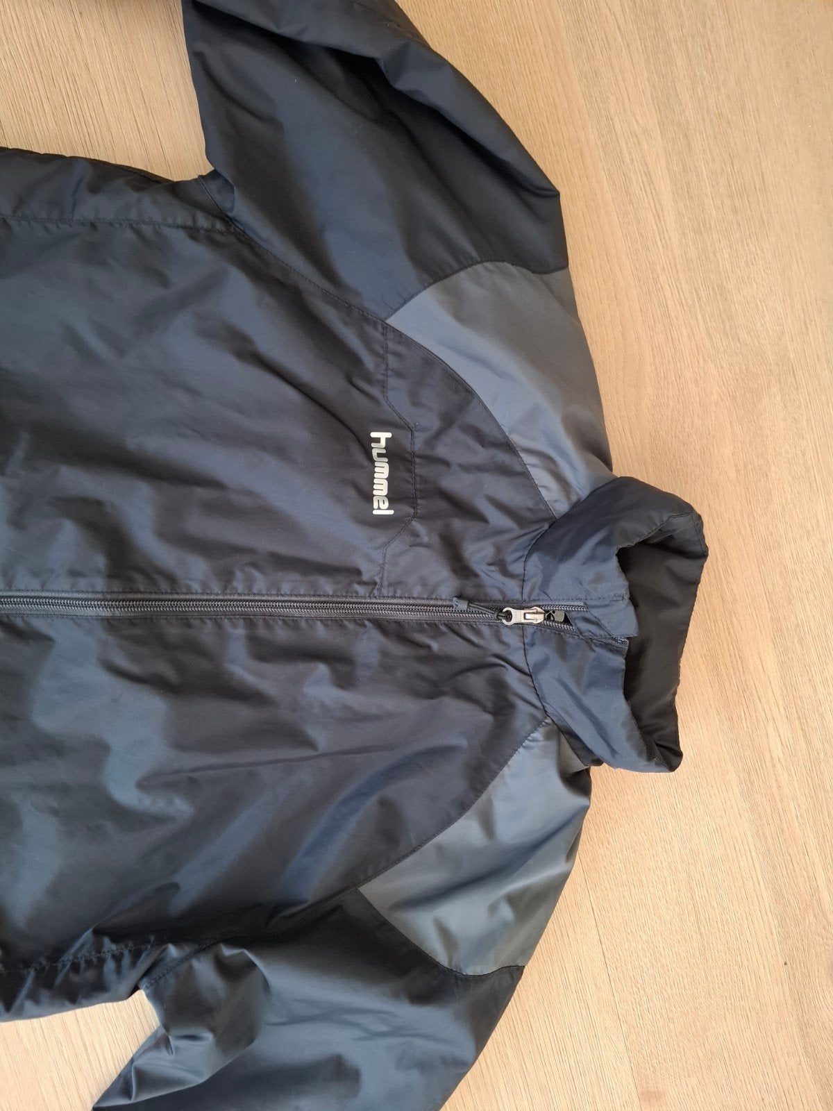 Hummel windbreker jack zwart maat 164 met capuchon, Jongen of Meisje, Ophalen of Verzenden, Zo goed als nieuw, Hummel