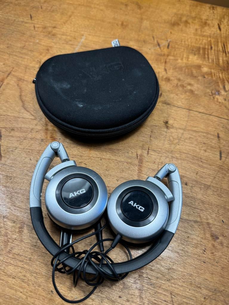 AKG K430 koptelefoon met beschermhoes (foam te vervangen), Ophalen of Verzenden, Gebruikt, Op oor (supra aural), Overige merken