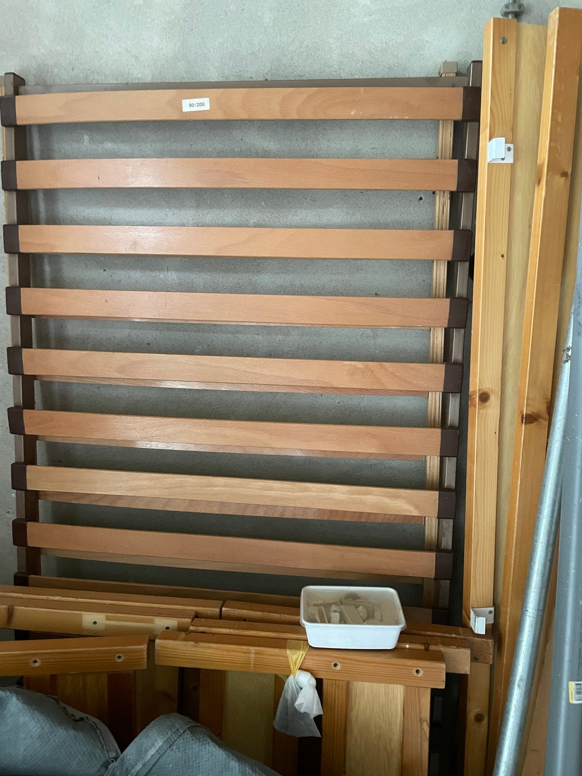 2 Lundia bedden met lattenbodems (90x200 cm), Gebruikt, 90 cm, Eenpersoons, Bruin