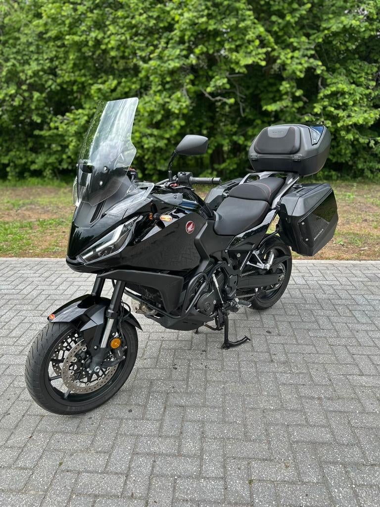 Honda NT1100/ Leovince uitlaat/ Full black / Alle opties, 2 cilinders, Motorrijbewijs A, Gebruikt, Particulier