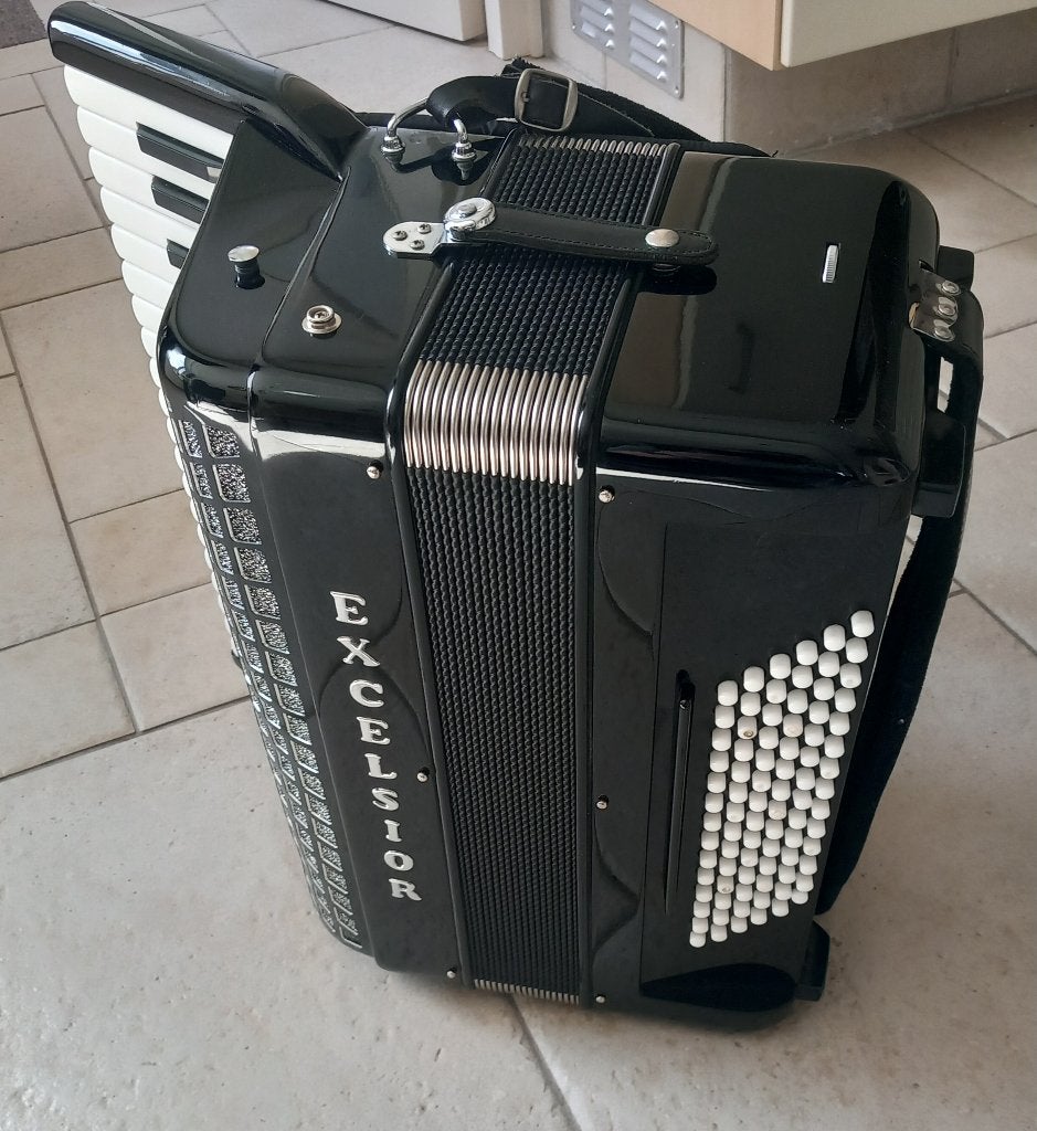 Excelsior accordeon, Gebruikt, 72-bas, Met koffer, Toetsaccordeon