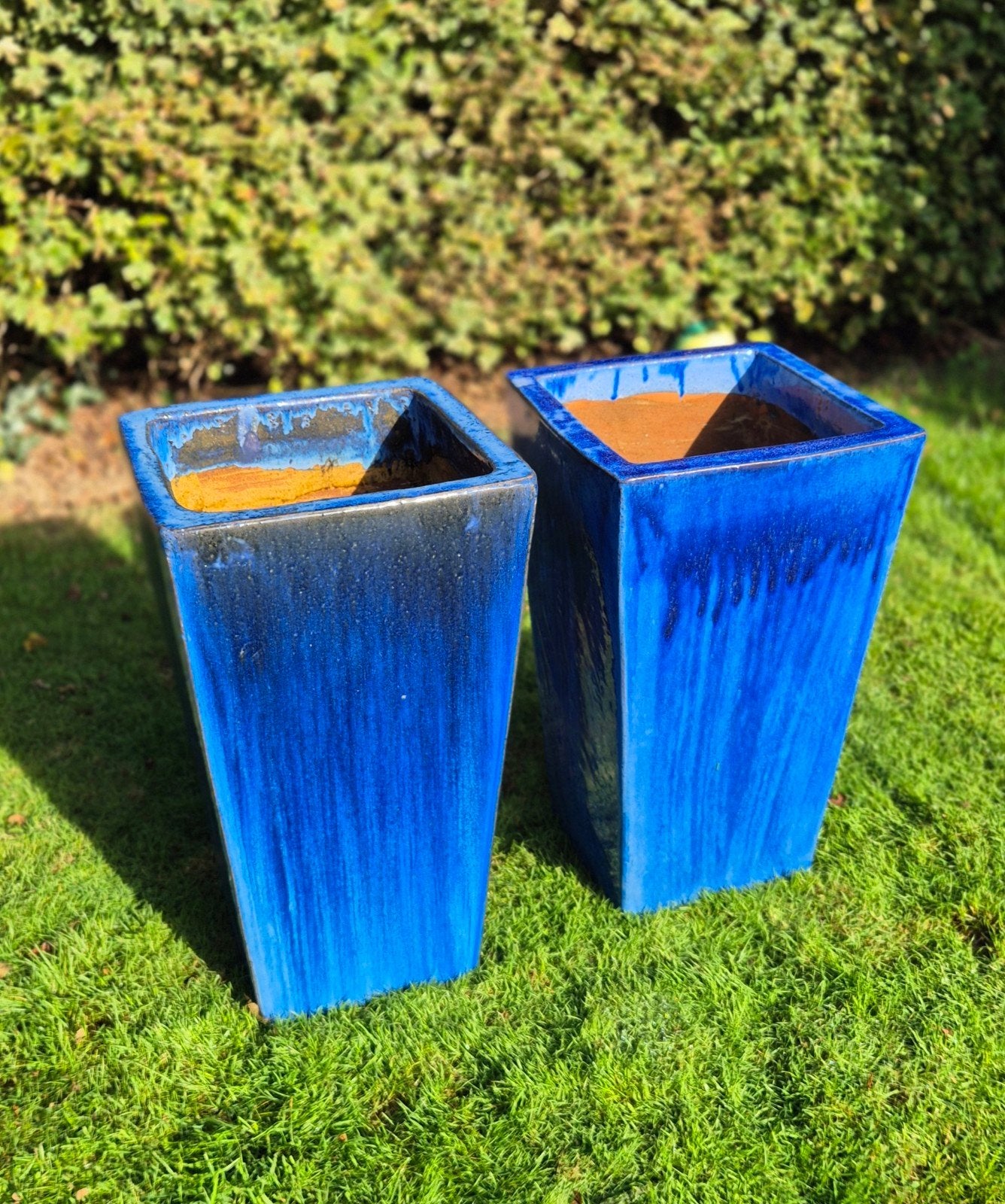 2 grote blauwe geglazuurde keramische plantenpotten, Tuin en Terras, Ophalen, Gebruikt, Steen, 30 tot 60 cm