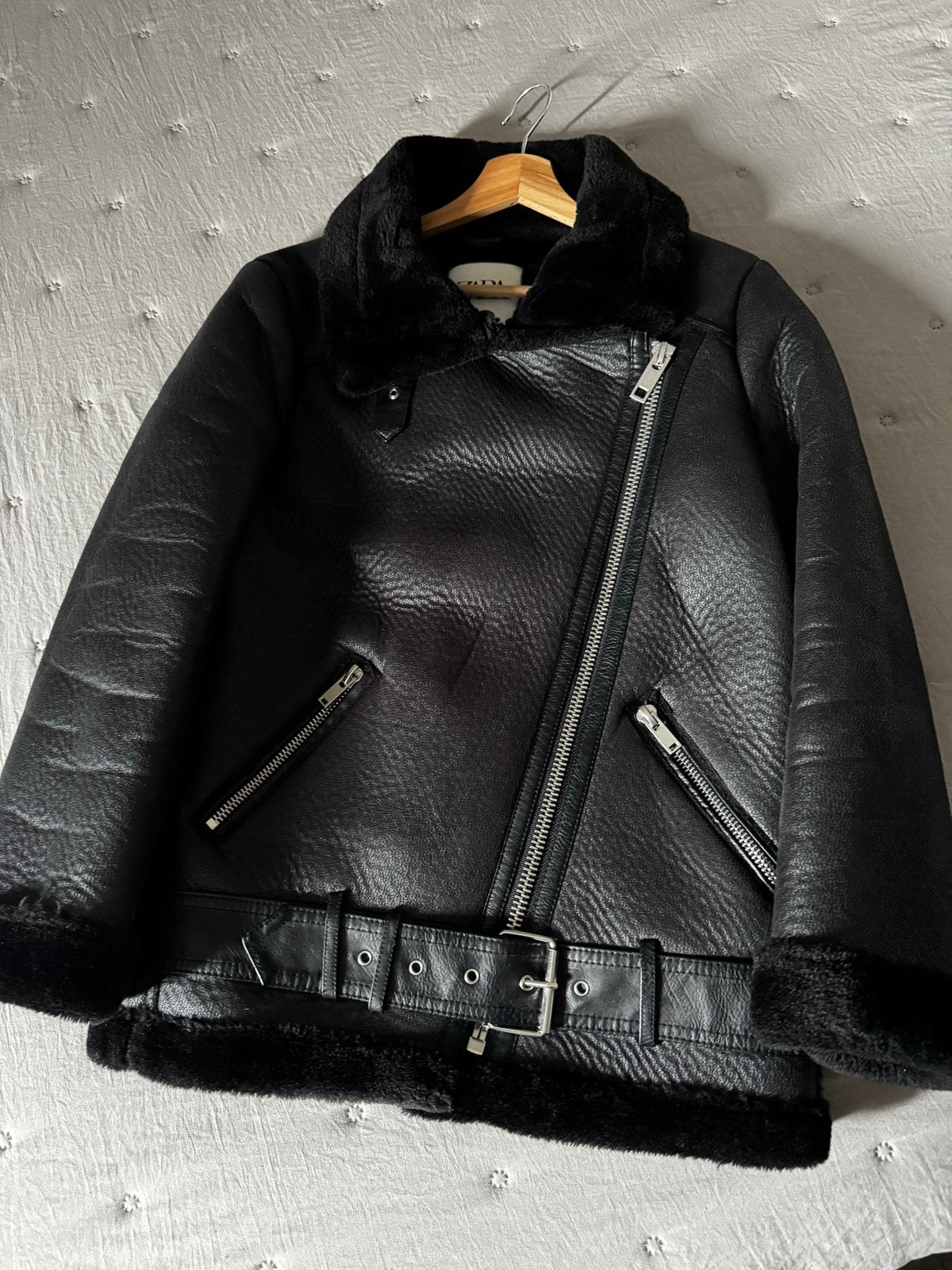 Zwarte Zara pilotenjas met bontkraag en riem, Kleding | Dames, Ophalen of Verzenden, Zo goed als nieuw, Maat 34 (XS) of kleiner