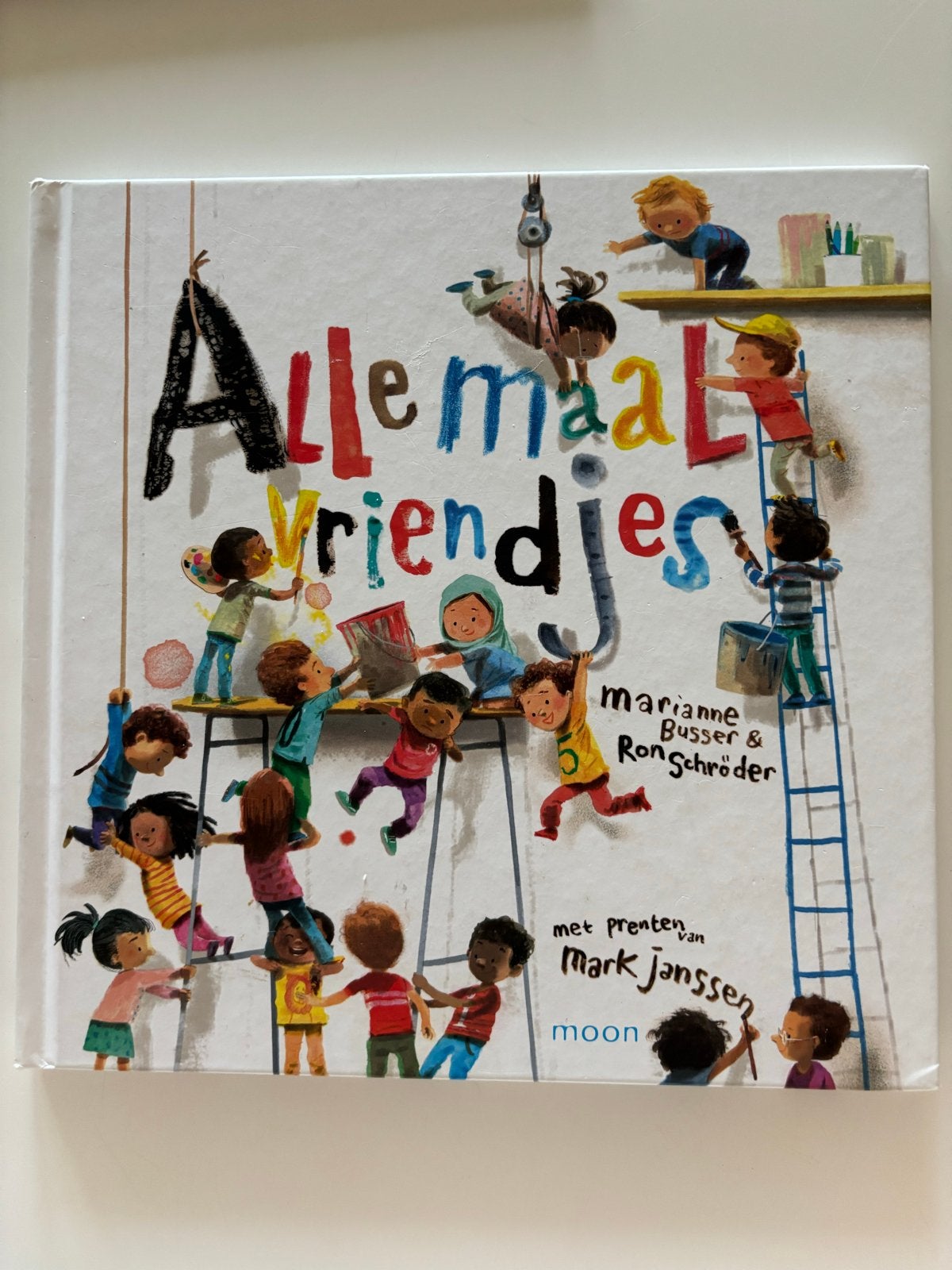 Allemaal Vriendjes - Marianne Busser & Ron Schröder, Ophalen of Verzenden, Zo goed als nieuw, 2 tot 3 jaar