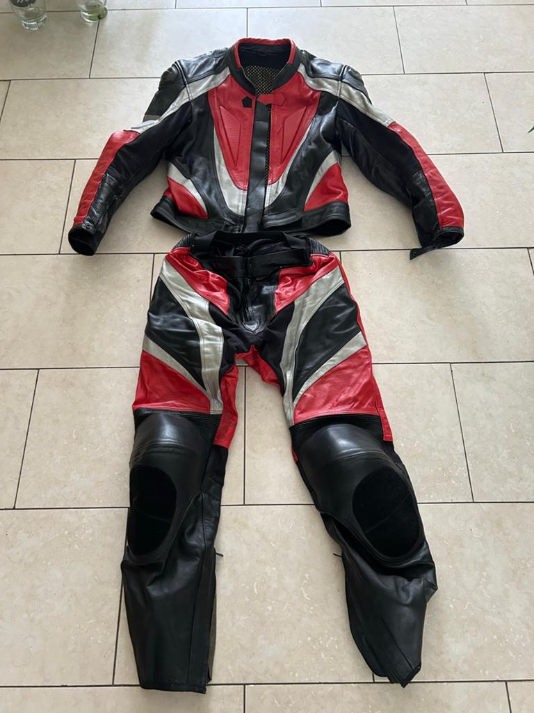 Leren motorpak - rood, zwart, zilver, Motoren, Kleding | Motorkleding, Combipak, Heren, Tweedehands, Ophalen