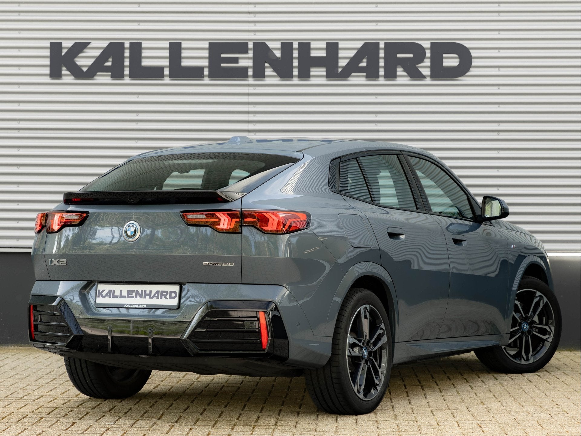 BMW iX2 eDrive20 M-Sport - Pano - Trekhaak - Memoryzetel - S, Auto's, 24 min, 204 pk, SUV of Terreinwagen, Zilver of Grijs