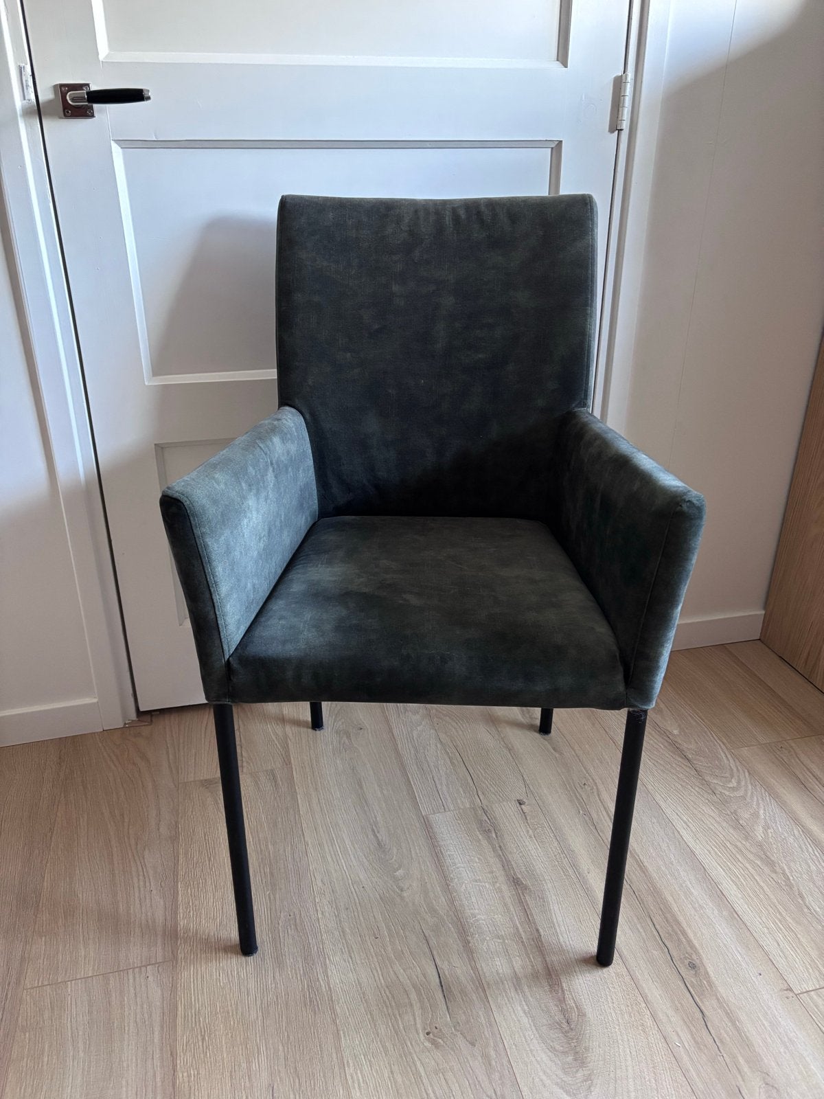 4 Aurino eetkamerstoelen - Groen velvet - Pronto (2021), Huis en Inrichting, Gebruikt, Overige kleuren, Ophalen of Verzenden, Vier