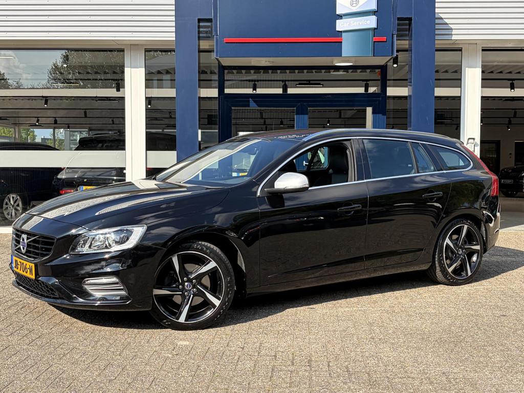Volvo V60 1.5 T3 R-Design / Automaat / NL-Auto / Distributie, Auto's, Euro 6, 4 cilinders, Zwart, Origineel Nederlands