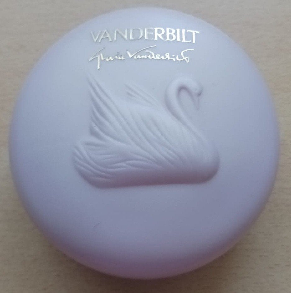 Gloria Vanderbilt Vintage doos met zeep 100 gram, Ophalen of Verzenden, Nieuw, Gebruiksvoorwerp
