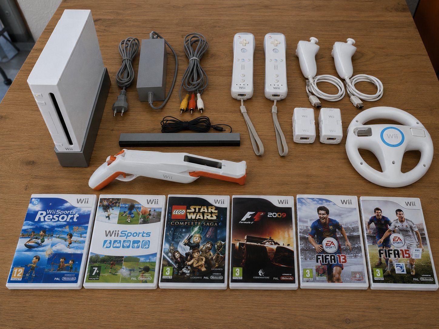 NintendoWii Sport&Race Bundel| Wii Sports, Resort, FIFA & F1, Ophalen of Verzenden, Zo goed als nieuw, Met 1 controller