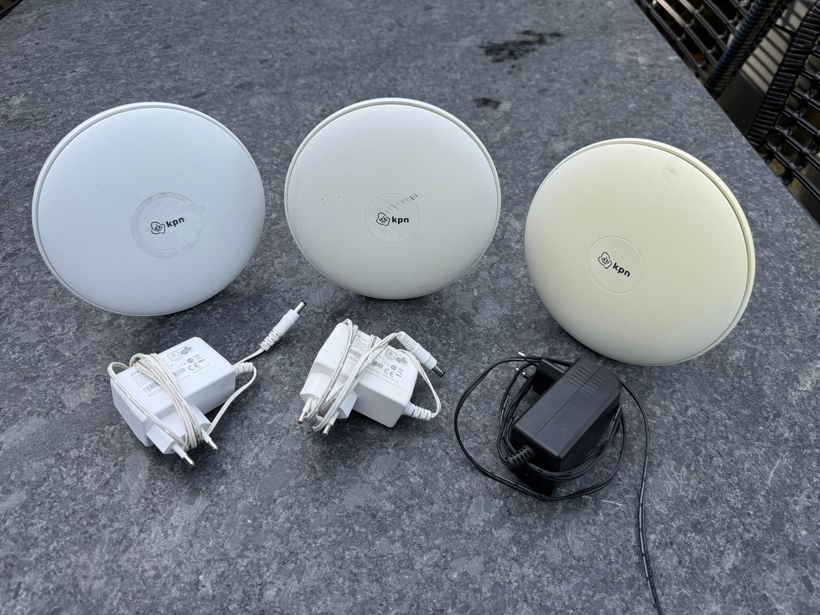 KPN Wifi Versterkers (3 stuks) met adapters, Ophalen, Gebruikt, Router