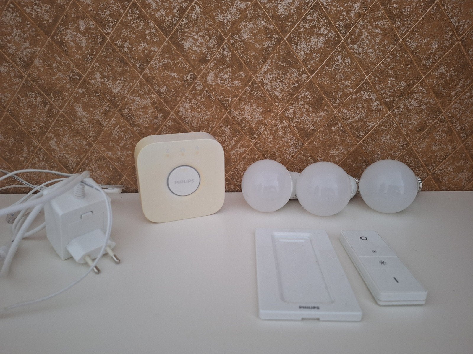 Philips Hue Starter Kit: Bridge, Dimmer & 3 E27 Lampen, Wit, Gebruikt, Kunststof, Philips Hue