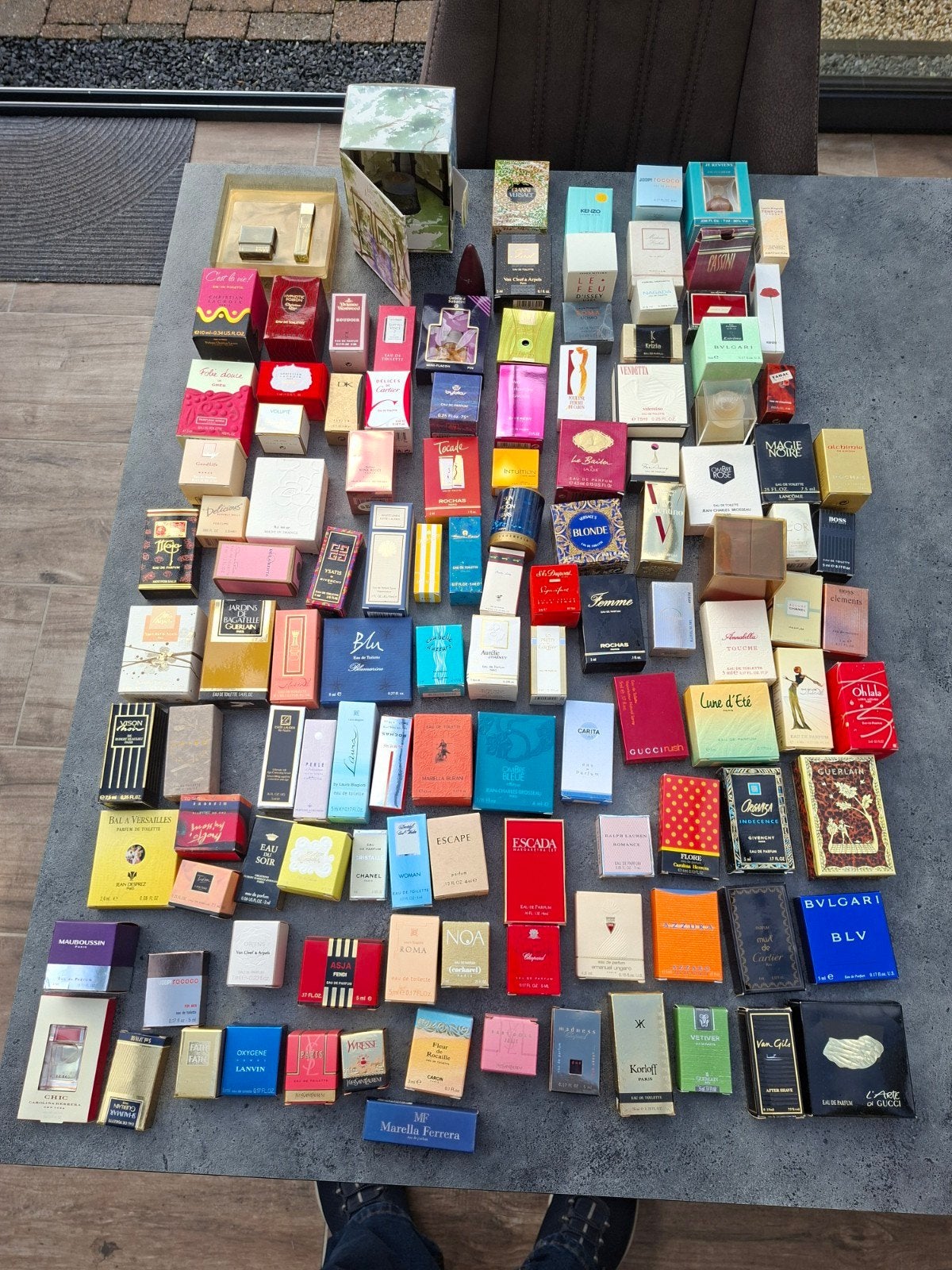 Grote collectie miniatuur parfumflesjes ongeveer 115 st, Ophalen, Gebruikt