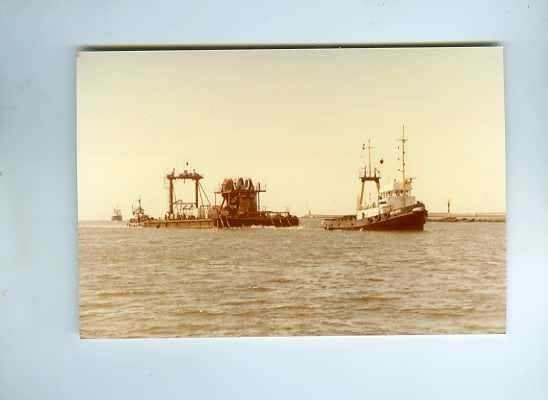 scheepvaart-foto-holland-sleeptransport-2x, Ophalen of Verzenden, Zo goed als nieuw, Motorboot, Boek of Tijdschrift
