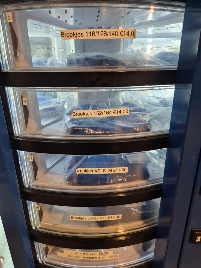 Voetbalkleding en accessoires automaat, Brand Automaten, Ophalen, Blauw