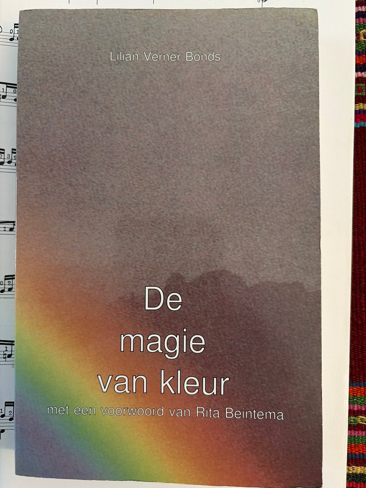 De Magie van Kleur - Lilian Verner Bonds, Boeken, Verzenden, Zo goed als nieuw, Spiritualiteit algemeen, Achtergrond en Informatie
