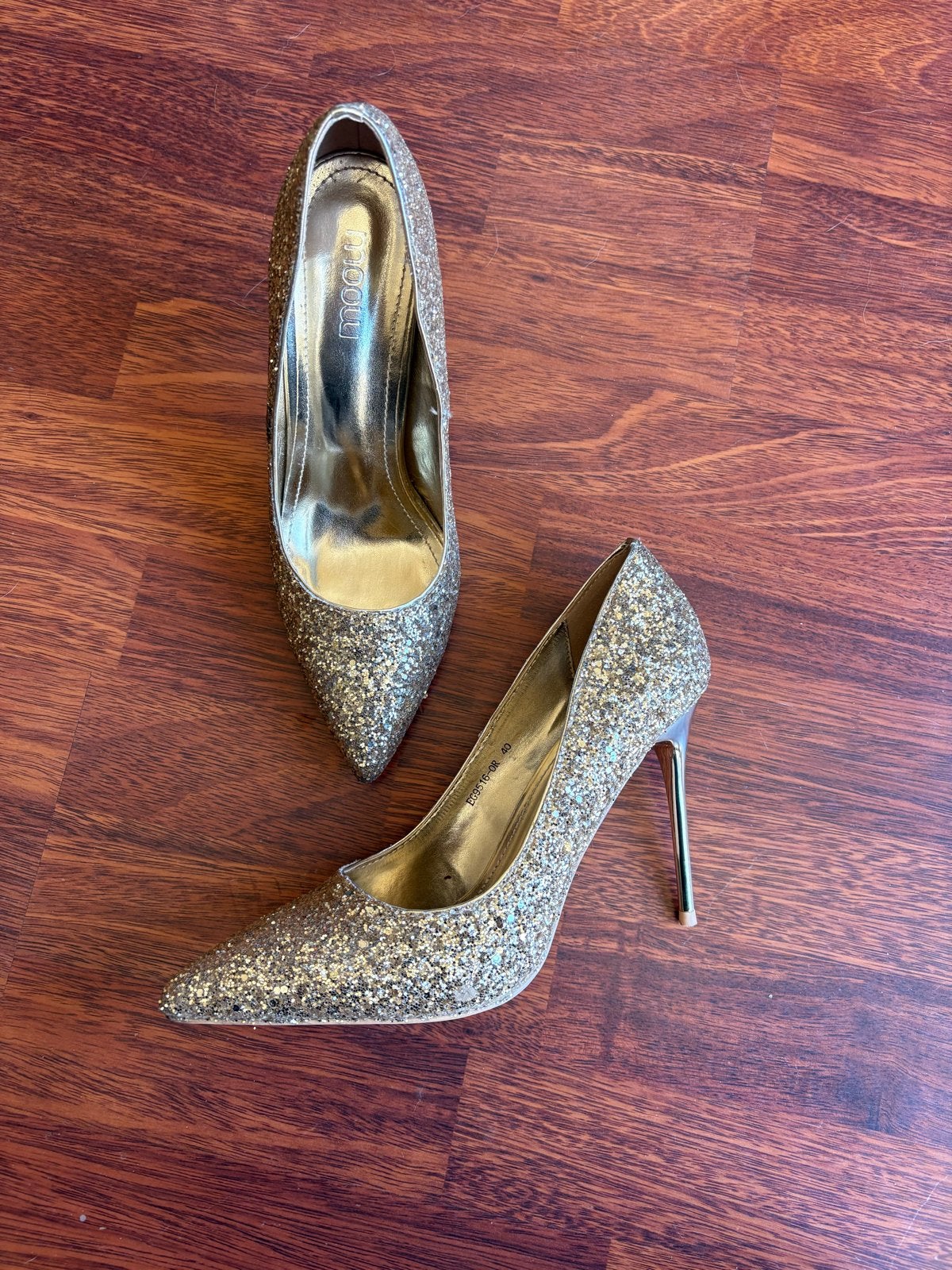 Gouden glitter pumps met hoge hak mt 40, Kleding | Dames, Ophalen of Verzenden, Zo goed als nieuw, Overige kleuren, Pumps