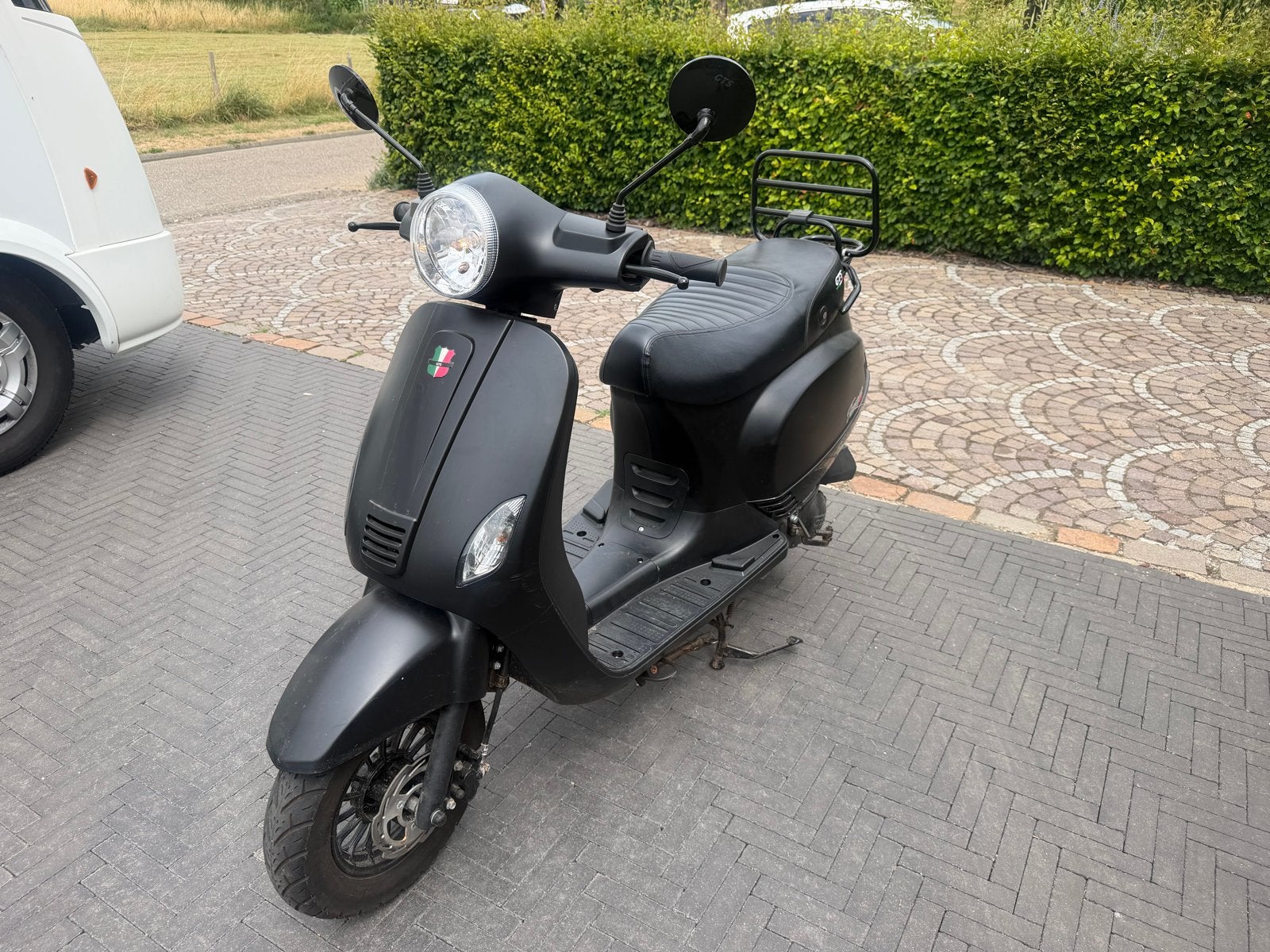 Zwarte GTS Toscana Scooter bj 2018 - Goed Onderhouden, Ophalen, Gebruikt, Benzine, Overige merken
