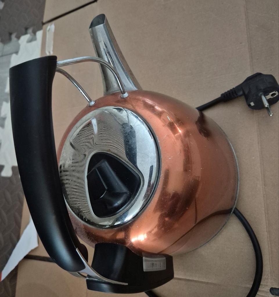 Gebruikte Russell Hobbs waterkoker met vlekken, Witgoed en Apparatuur, Waterkokers, Ophalen of Verzenden, Gebruikt