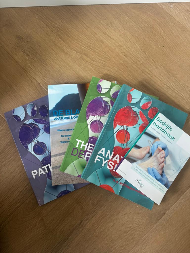 Pedicure Boeken in nieuwstaat, Boeken, Studieboeken en Cursussen, Ophalen of Verzenden, Beta, Zo goed als nieuw, MBO