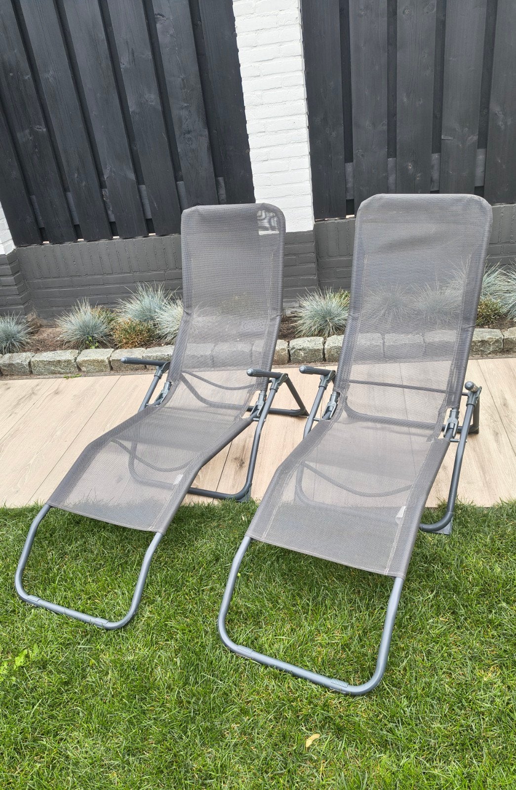 2 kantelbare ligstoellen met metalen frame, Tuin en Terras, Ligbedden, Ophalen, Gebruikt, Metaal, Verstelbaar