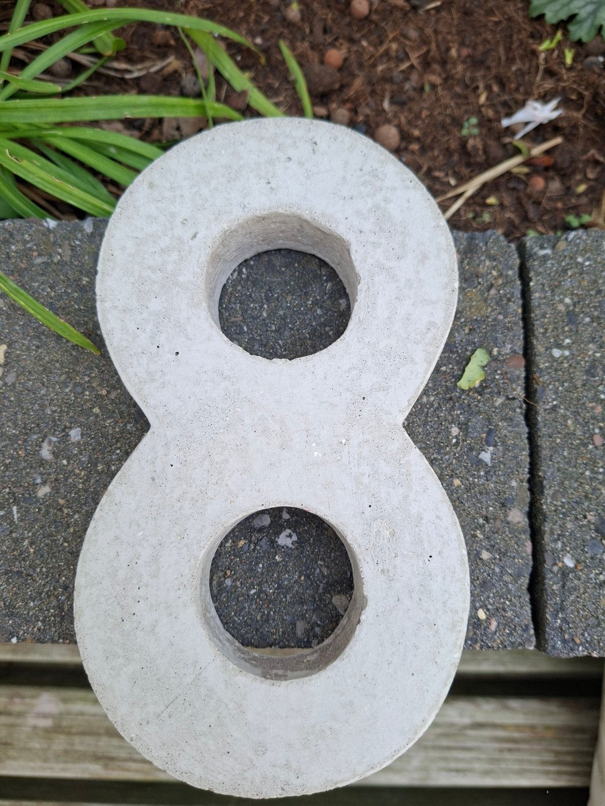 Huisnummer 8 van beton, Ophalen of Verzenden