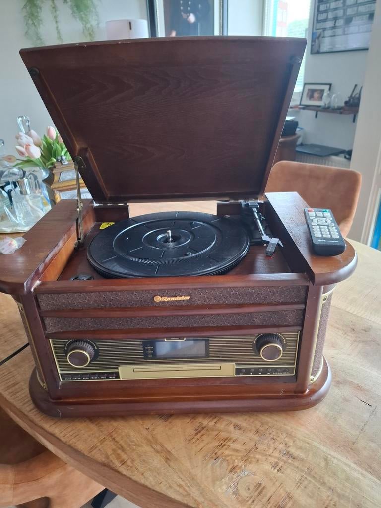Mooie Retro Radio met Platenspeler, CD en Cassette, Ophalen of Verzenden, Zo goed als nieuw, Tuner of Radio, Overige merken