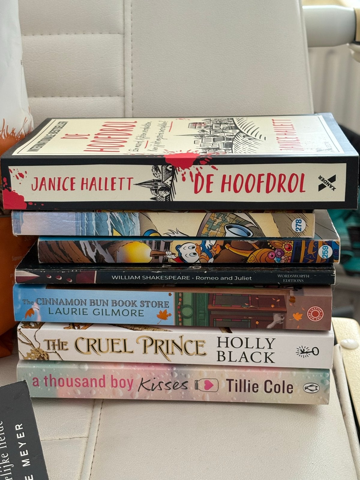 Boekenpakket: De Hoofdrol, Romeo & Julia, The Cruel Prince, Ophalen of Verzenden, Gelezen