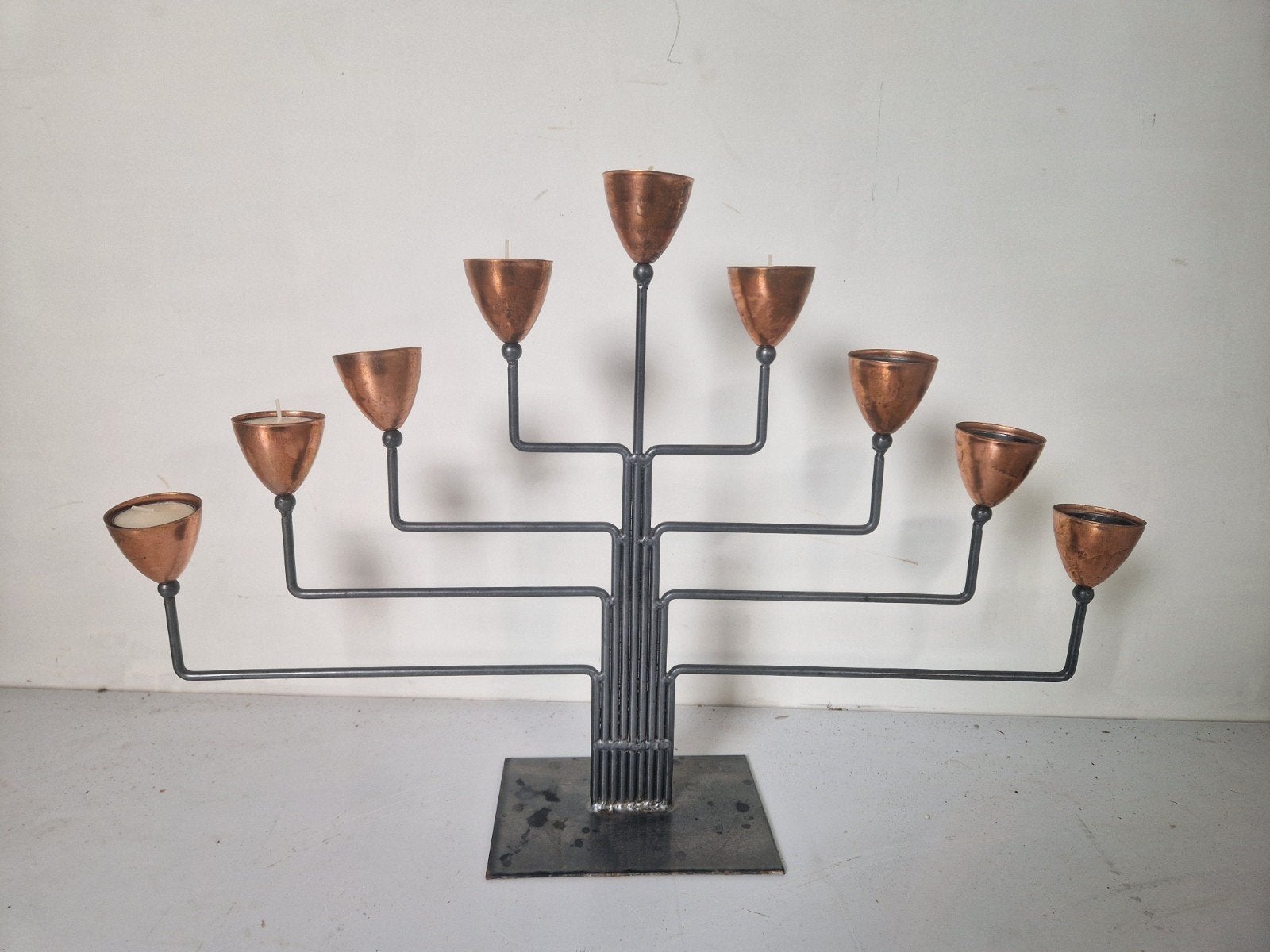Grote judaica menorah koper vintage brutalist, Antiek en Kunst, Antiek | Kandelaars, Ophalen of Verzenden, Koper of Brons