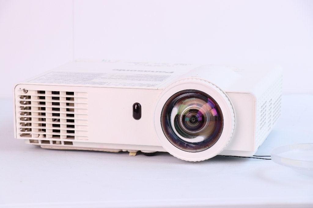 Panasonic PT-TW330 shorttrow, Gebruikt, Panasonic, Ophalen of Verzenden, DLP