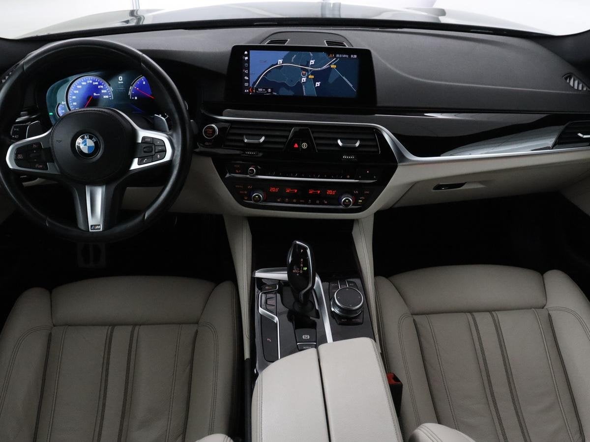 BMW 5-serie Touring 520i M-Sport High Executive | Leder | Me, Automaat, 1998 cc, Achterwielaandrijving, Gebruikt