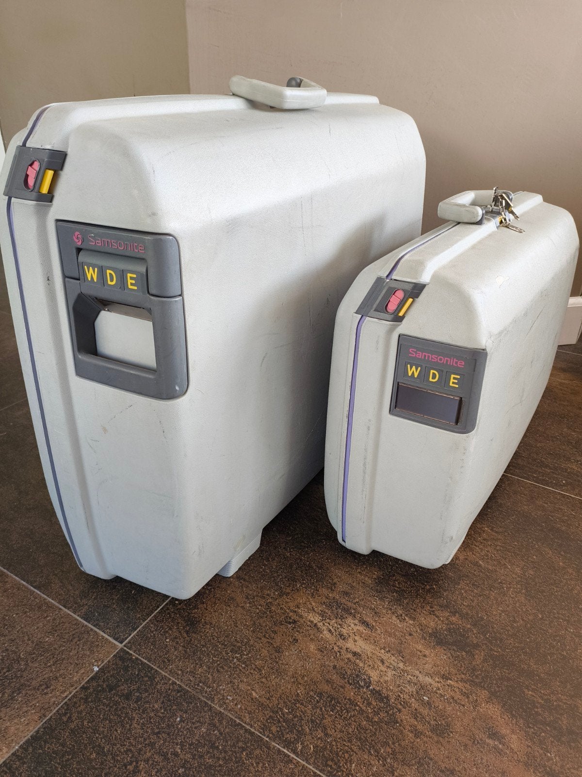 Set van 2 Samsonite koffers - 75x57x24 en 59x43x20 cm, Sieraden, Tassen en Uiterlijk, Koffers, Gebruikt, Hard kunststof, 70 cm of meer
