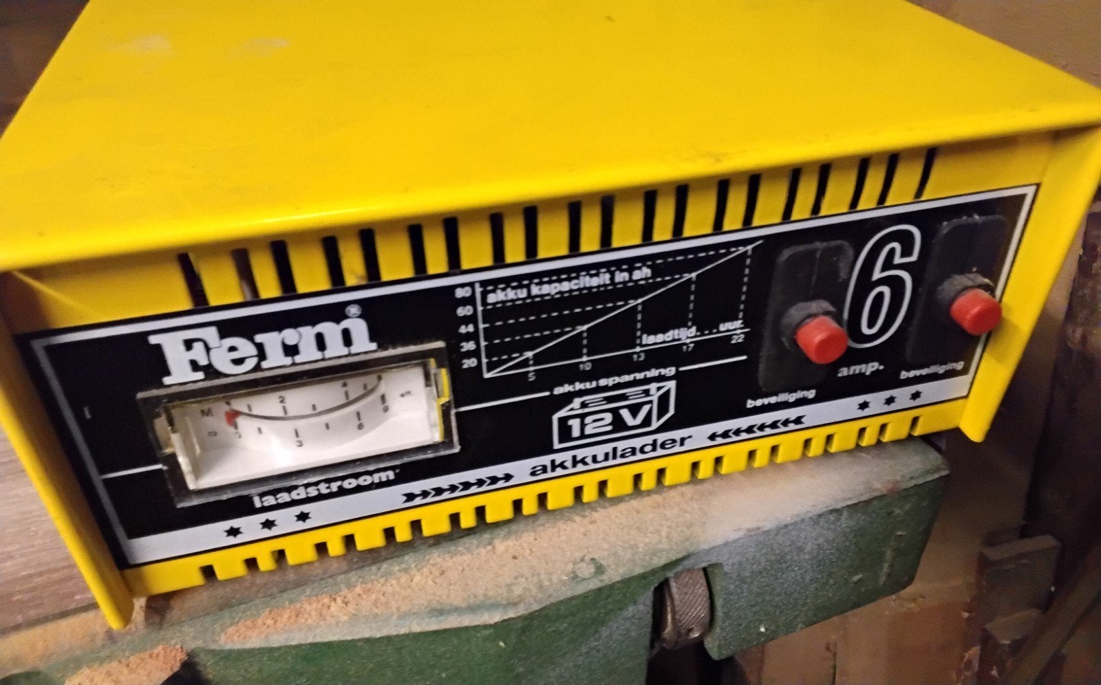 Ferm acculader 6 volt - Zo goed als nieuw, Gebruikt
