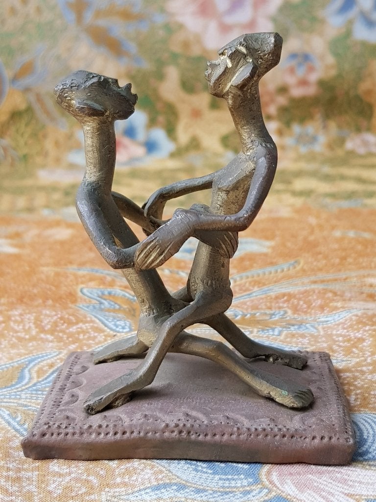 Man en vrouw mooi antiek erotisch brons beeldje uit Afrika., Afrika, Handgemaakt, Ophalen of Verzenden, Brons