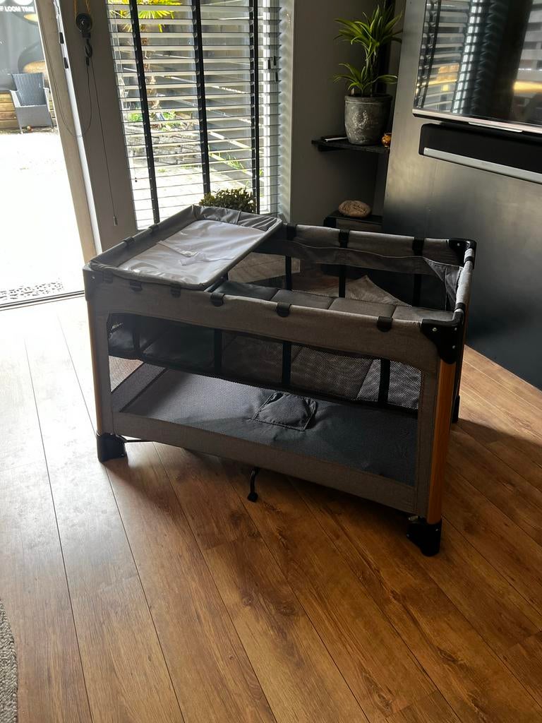 Luxe Reisbed met Verschoontafel - Baby t/m 4 jaar, Ophalen, Zo goed als nieuw, Reisbedje