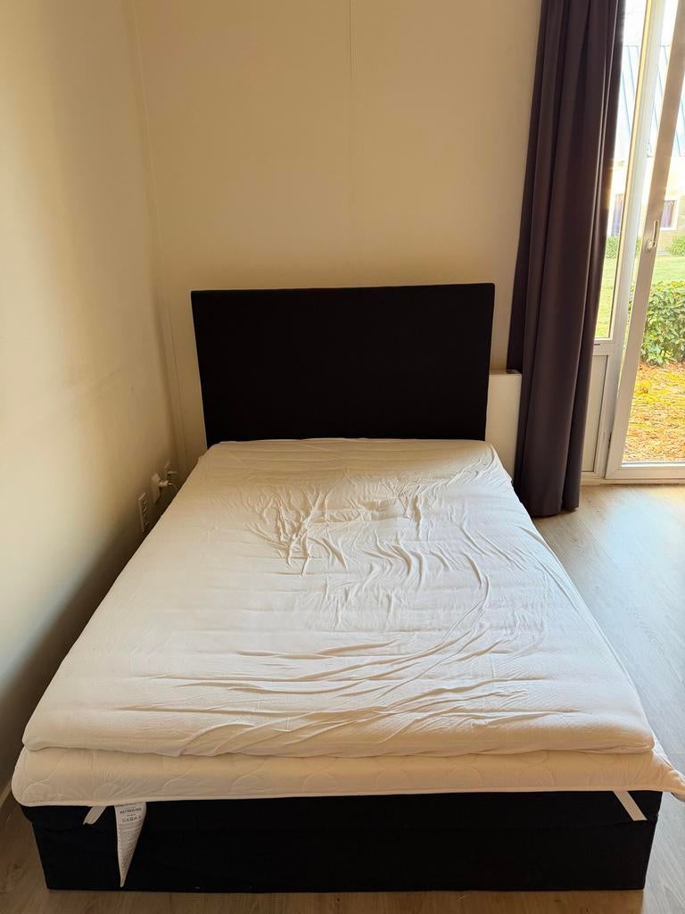 JYSK Boxspring 140x200 met hoofdbord en topper met garantie, Ophalen, Gebruikt, Zwart, Tweepersoons