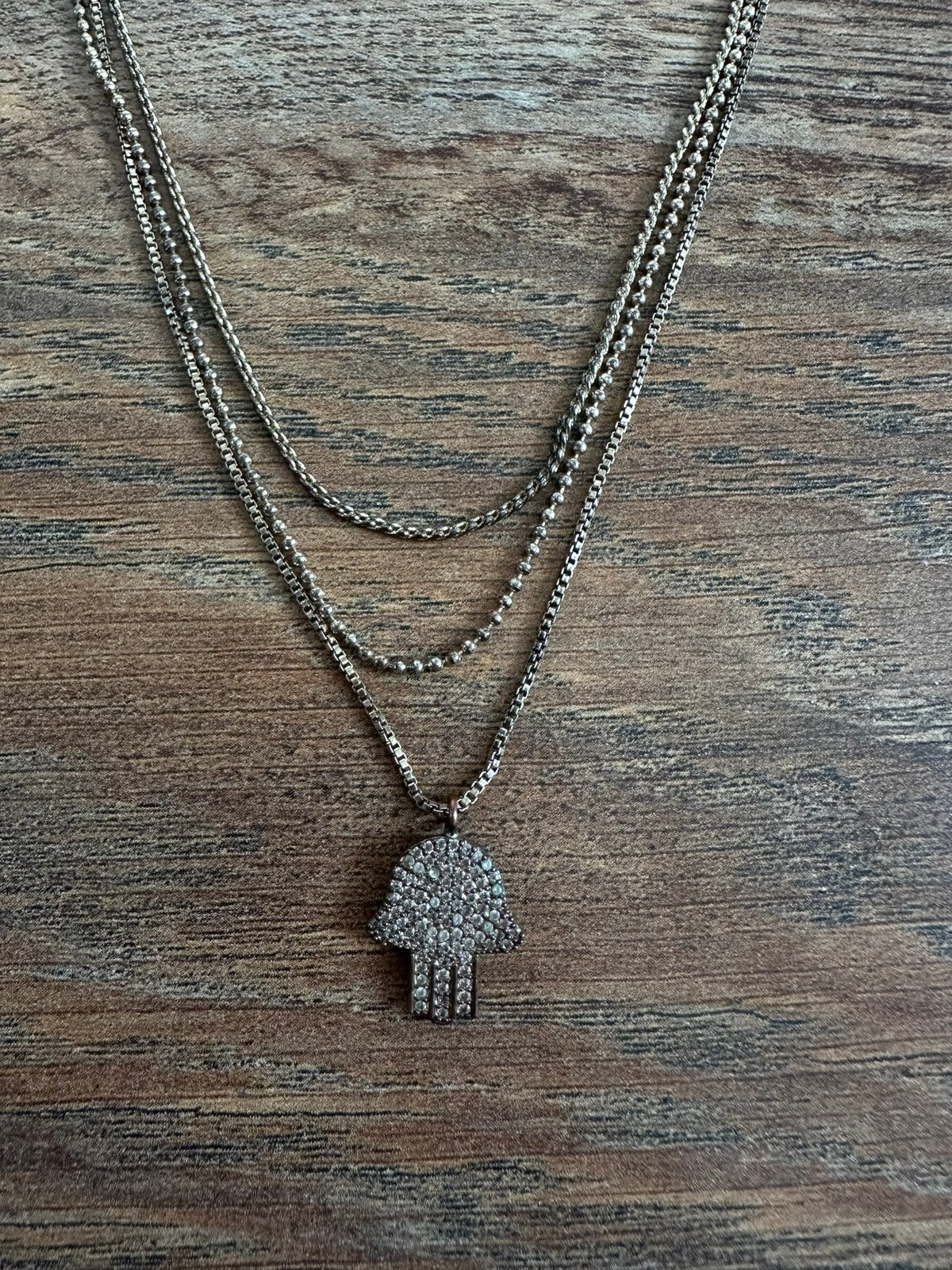 Zilverkleurige drie dubbele ketting met buddha hand., Ophalen of Verzenden, Zo goed als nieuw, Zilver, Overige materialen