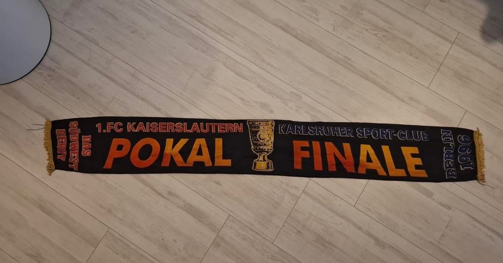 Pokal Finale sjaal, Ophalen of Verzenden, Zo goed als nieuw, Buitenlandse clubs, Vaantje of Sjaal