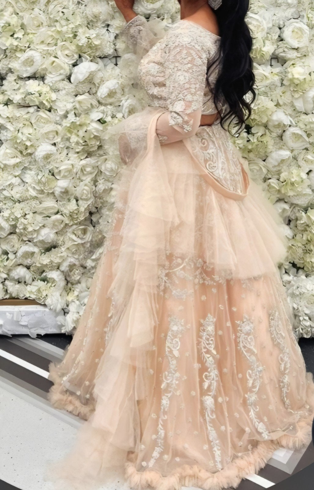 Exclusieve Indiase Designer Lehenga – 1x gedragen, Ophalen of Verzenden, Zo goed als nieuw, Beige, Trouwjurk