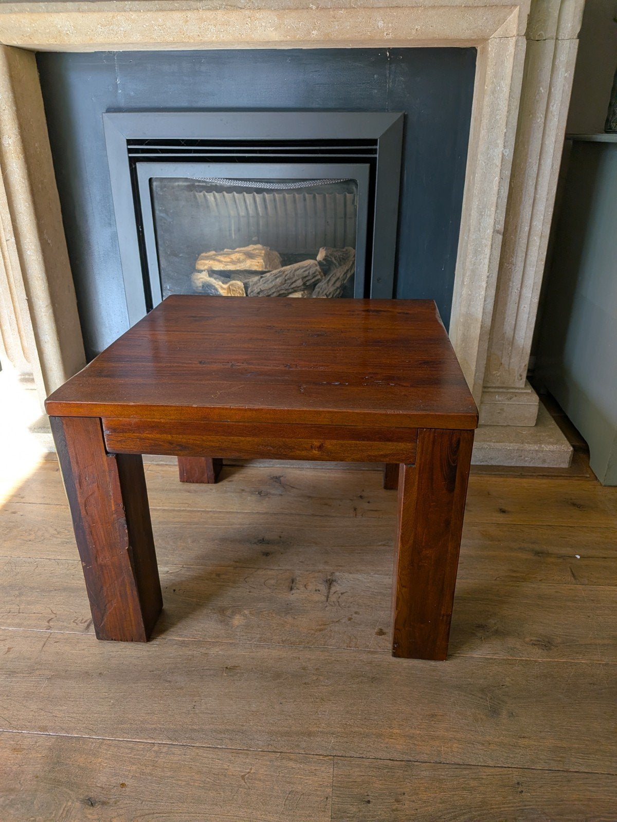 koloniale bijzettafel van massief hout
de tafel, Ophalen, Vierkant, 45 tot 60 cm