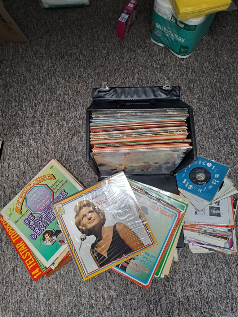 Grote collectie vinyl singles en LP's met opbergbox, Ophalen, Gebruikt, 7 inch